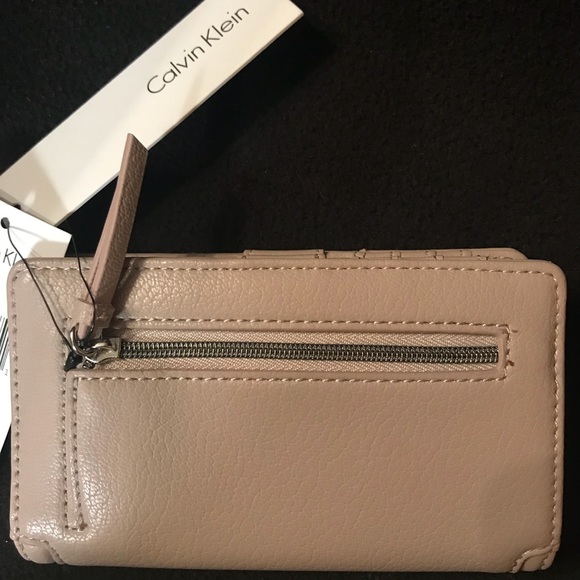 Calvin Klein Set - Picture 3 of 8